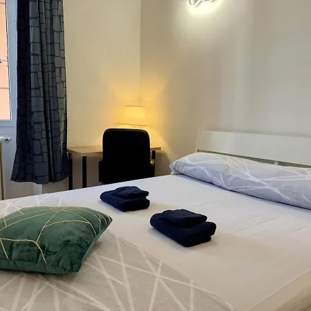 Host4u - Luxury Beautiful Two Bedrooms Beachfront In Imperia, Casa Catalina 아파트 *