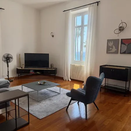 아파트 Host4u - Luxury Beautiful Two Bedrooms Beachfront In Imperia, Casa Catalina