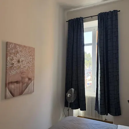 아파트 Host4u - Luxury Beautiful Two Bedrooms Beachfront In Imperia, Casa Catalina 임페리아