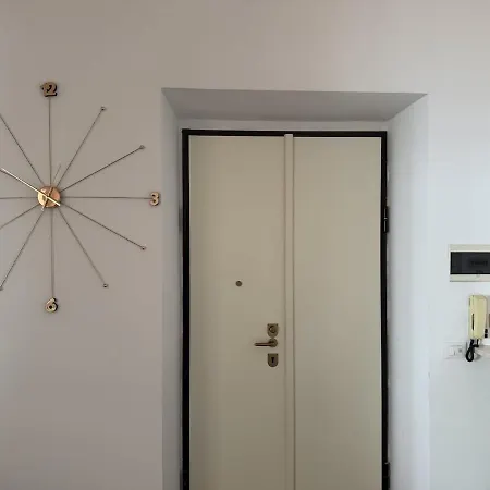 아파트 Host4u - Luxury Beautiful Two Bedrooms Beachfront In Imperia, Casa Catalina 임페리아