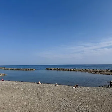 아파트 Host4u - Luxury Beautiful Two Bedrooms Beachfront In Imperia, Casa Catalina 임페리아