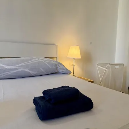 Host4u - Luxury Beautiful Two Bedrooms Beachfront In Imperia, Casa Catalina 아파트 *