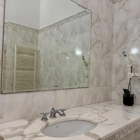 Host4u - Luxury Beautiful Two Bedrooms Beachfront In Imperia, Casa Catalina 임페리아